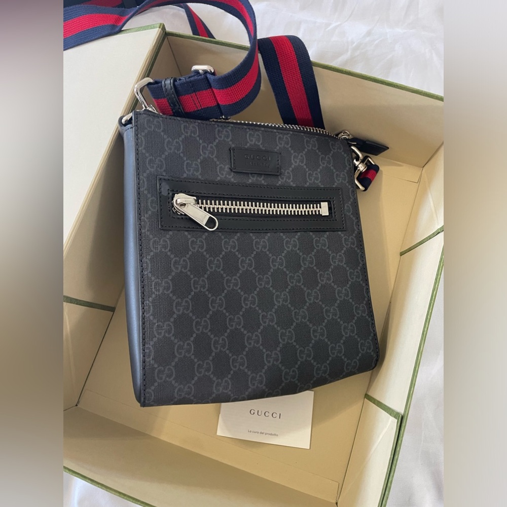 Gucci GG supreme messenger bag